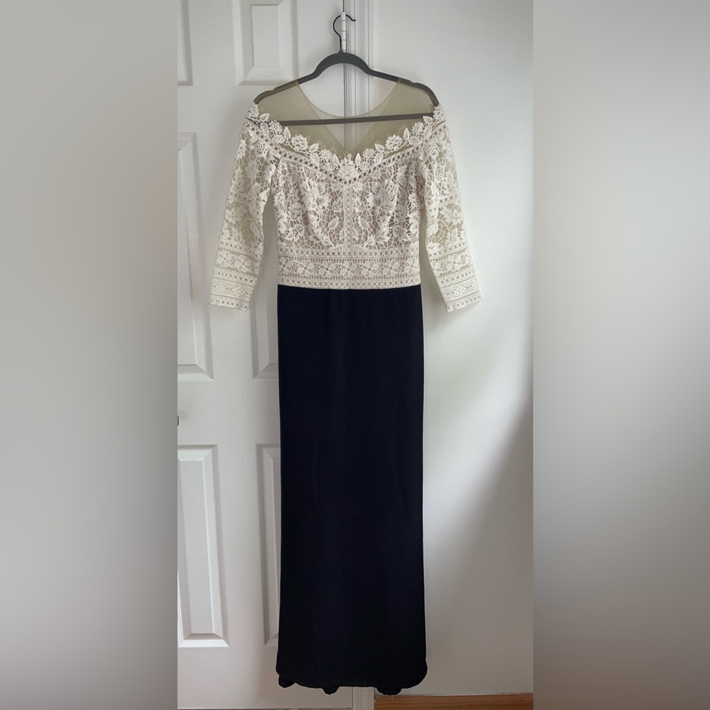 Tadashi Shoji Crochet Bodice Lace Gown Formal Dress Illusion Neckline Size 6